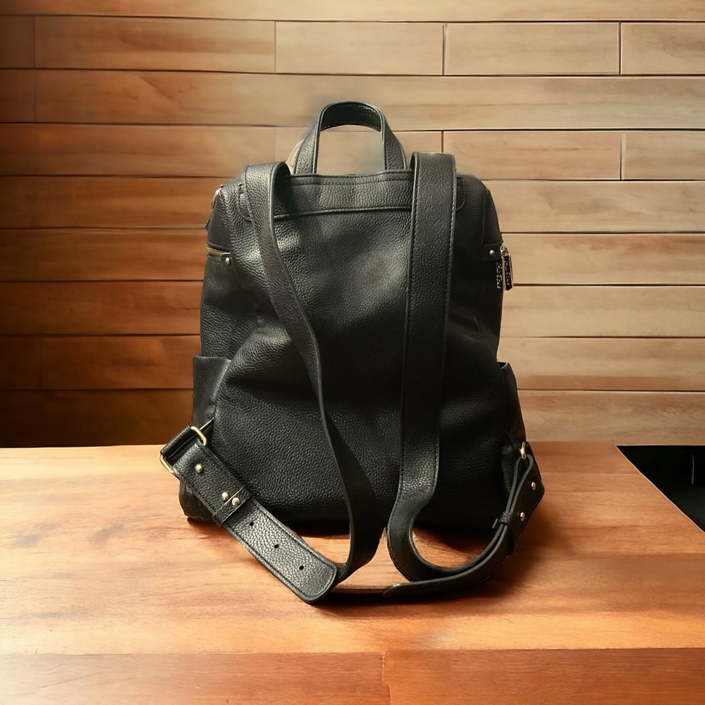 🔥Gorgeous Luli Bebe Quality Vegan Leather Gold Hardware Silk Lined Bag! - Picture 4 of 10